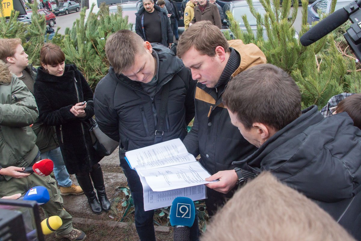 У мужчины были все необходимые документы У мужчины были все необходимые документы