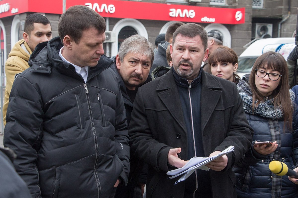 Андрей Ткаченко рассказывает о том, что елки без документов могут быть опасными Андрей Ткаченко рассказывает о том, что елки без документов могут быть опасными