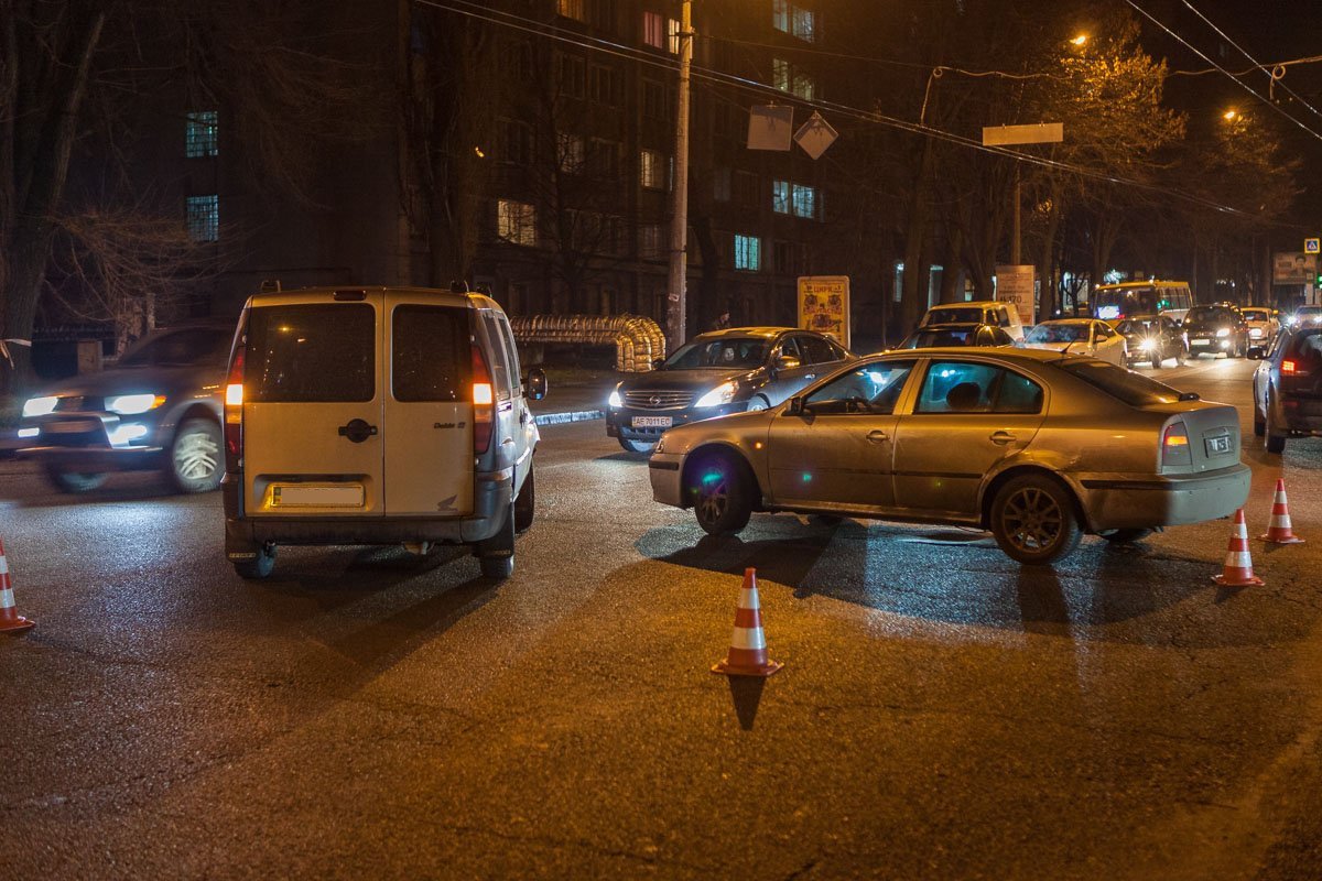 Столкновение произошло на перекрестке проспекта Гагарина и улицы Феодосийской Столкновение произошло на перекрестке проспекта Гагарина и улицы Феодосийской