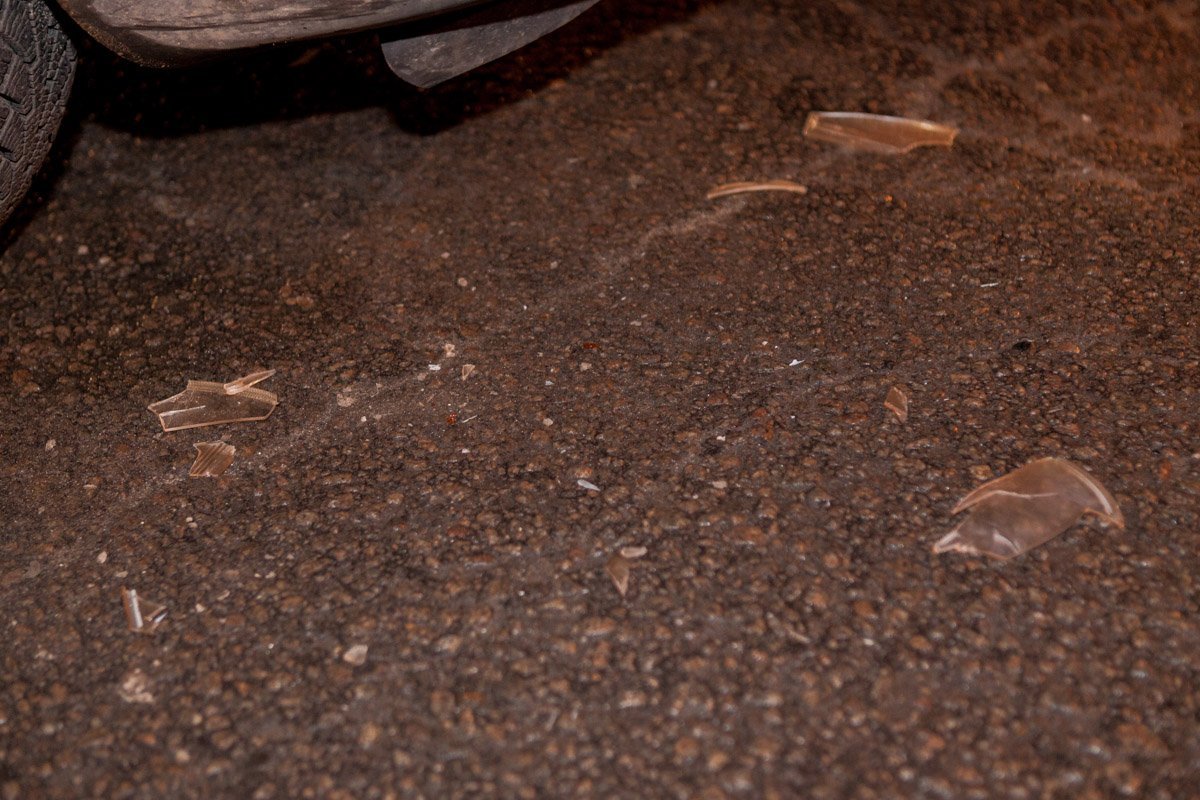 Следы аварии на дороге Следы аварии на дороге