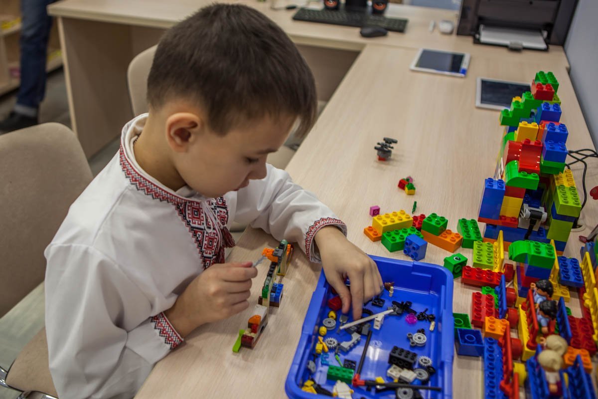 В Днепровской школе оборудовали ресурсные комнаты для детей с особыми потребностями В Днепровской школе оборудовали ресурсные комнаты для детей с особыми потребностями