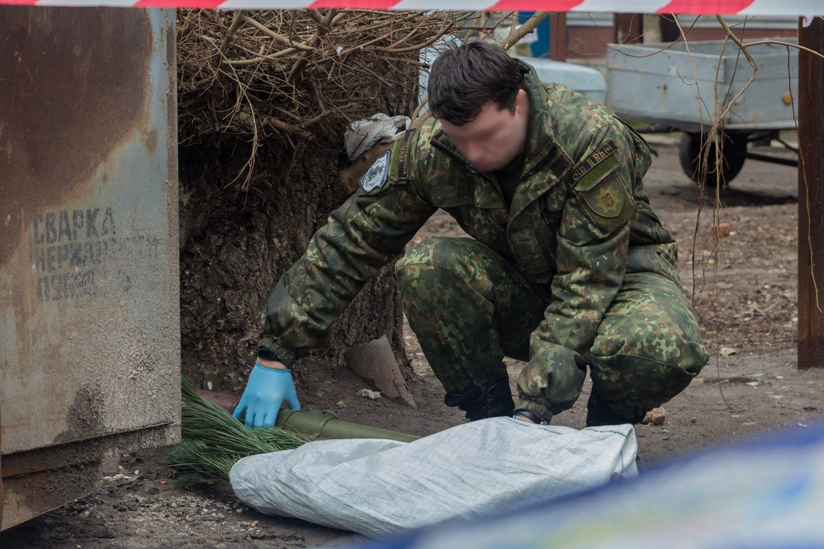 Аккуратная проверка опасного оружия Аккуратная проверка опасного оружия
