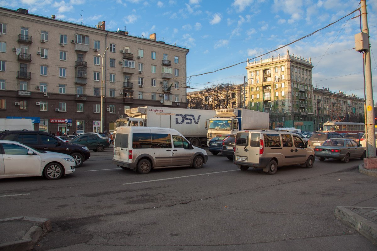 Небольшая авария привела к затруднению движения