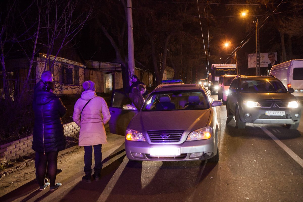 На улице Савченко сбили мужчину, переходившего дорогу в неположенном месте