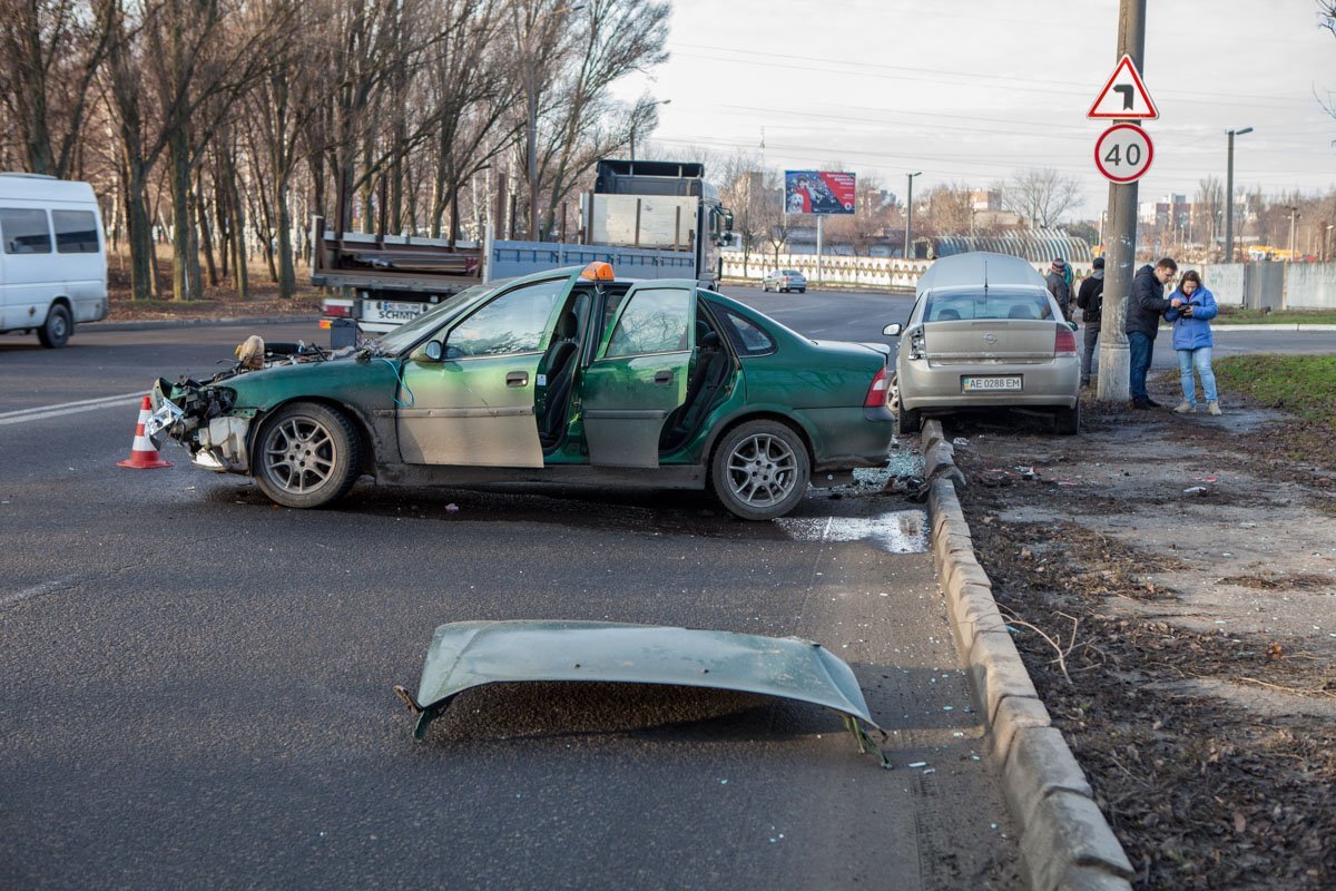Столкнулись Opel и такси Столкнулись Opel и такси