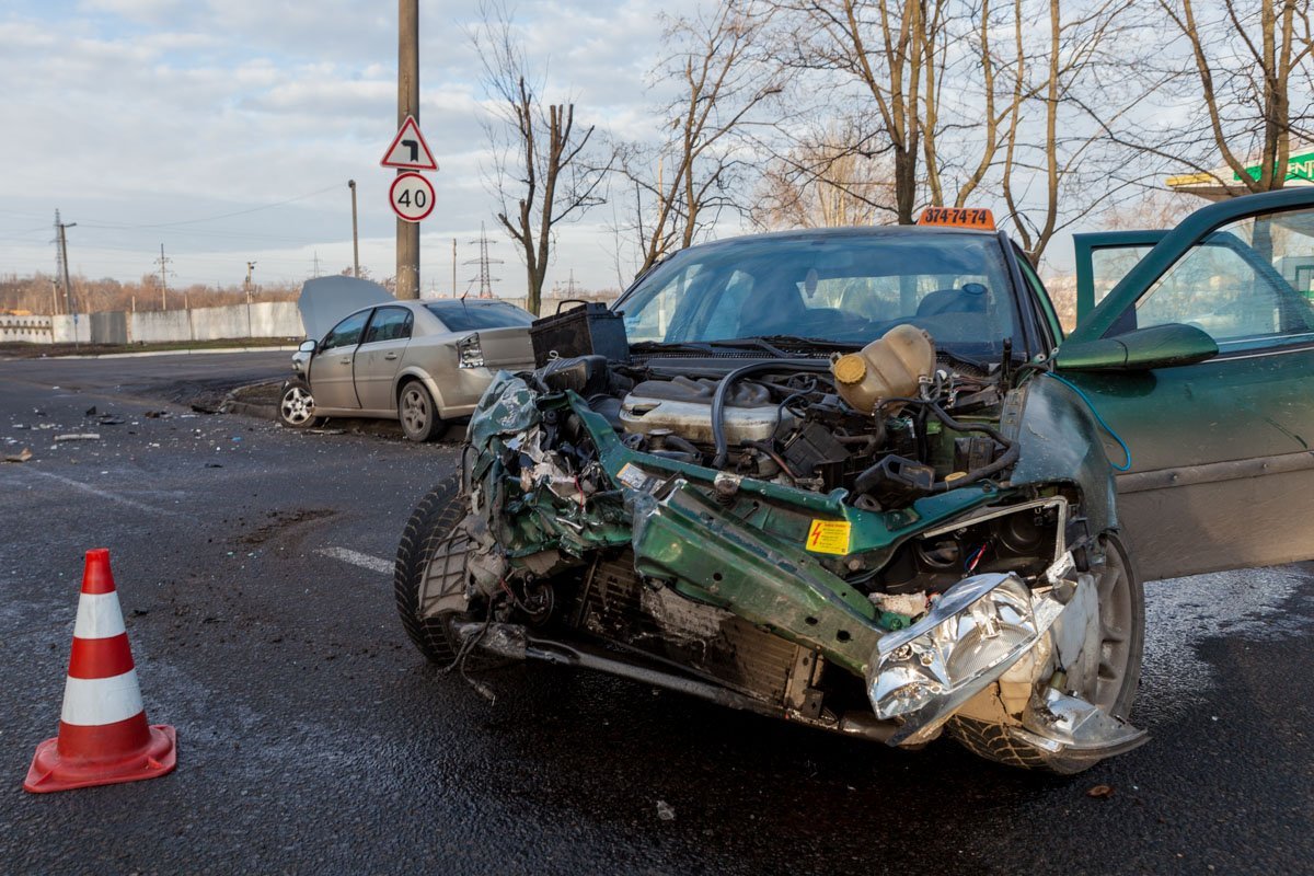 За автомобилями приехал эвакуатор За автомобилями приехал эвакуатор