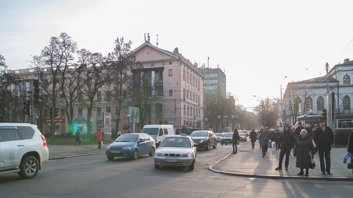 На центральных улицах города образовались пробки