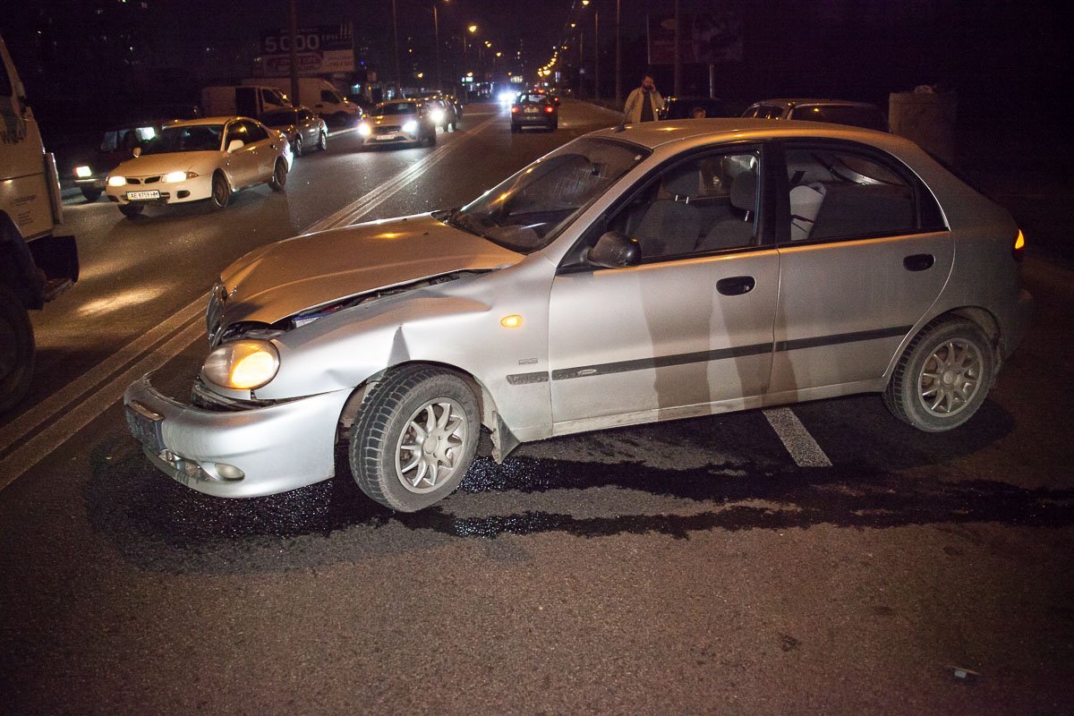 На Победе столкнулись Lanos и Mitsubishi Lancer На Победе столкнулись Lanos и Mitsubishi Lancer