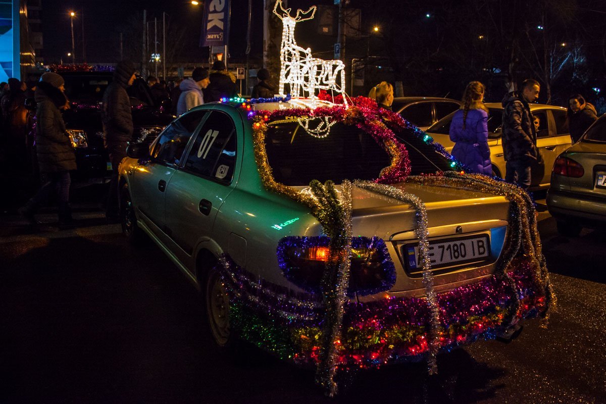 Очень новогодняя машина Очень новогодняя машина