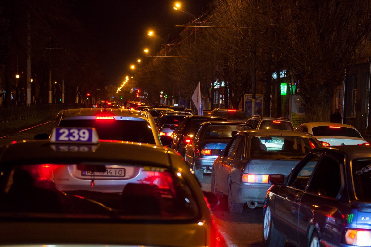 А вот на Яворницкого начались пробки А вот на Яворницкого начались пробки