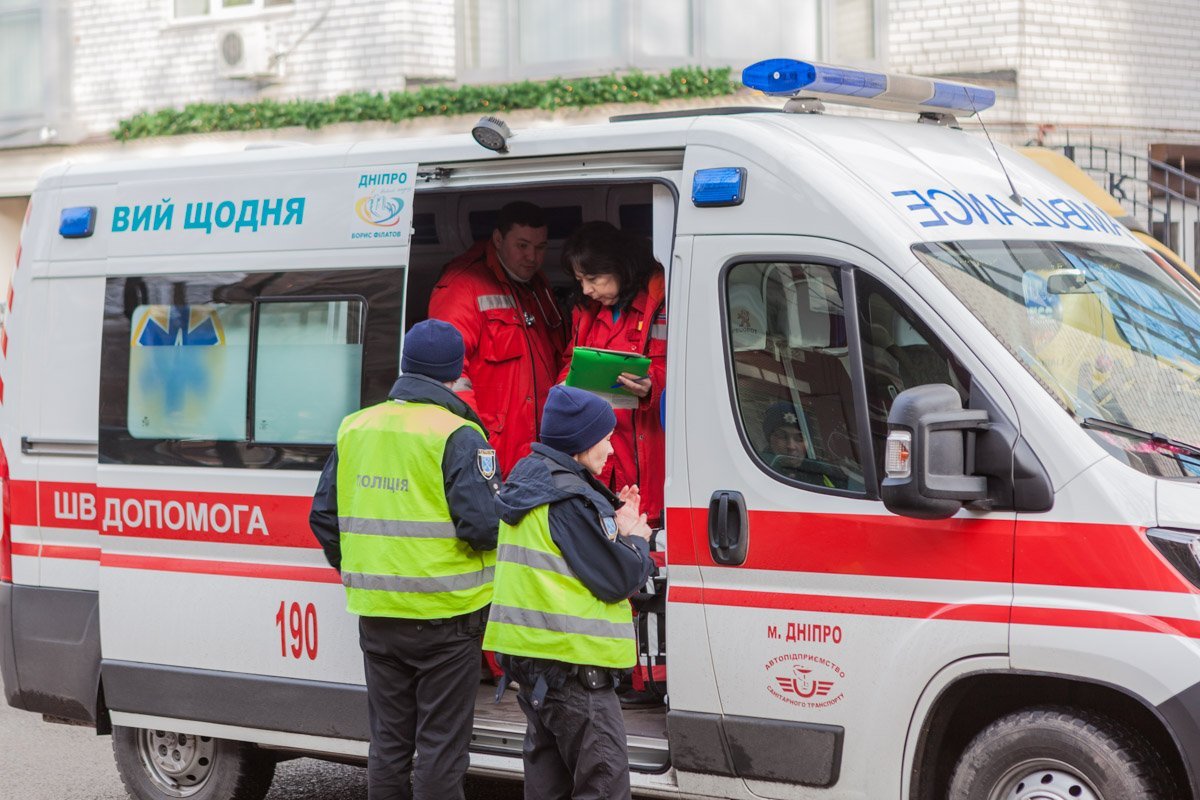 Водитель ВАЗа отказался от помощи медиков Водитель ВАЗа отказался от помощи медиков