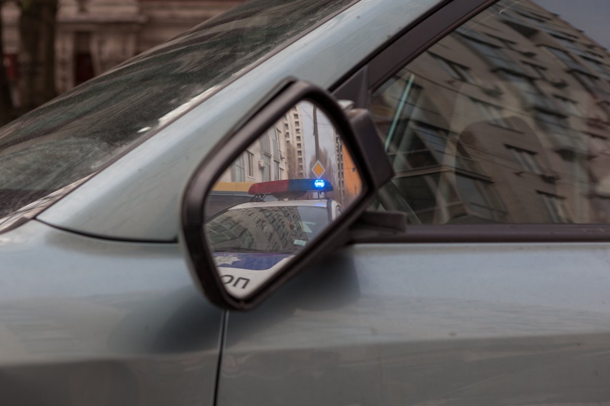На месте аварии работает патруль полиции На месте аварии работает патруль полиции