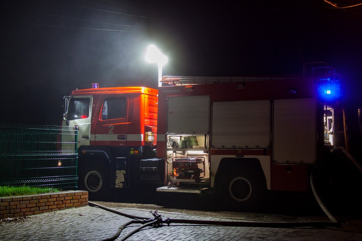 Специальный фонарь освещал спасателям необходимую площадь