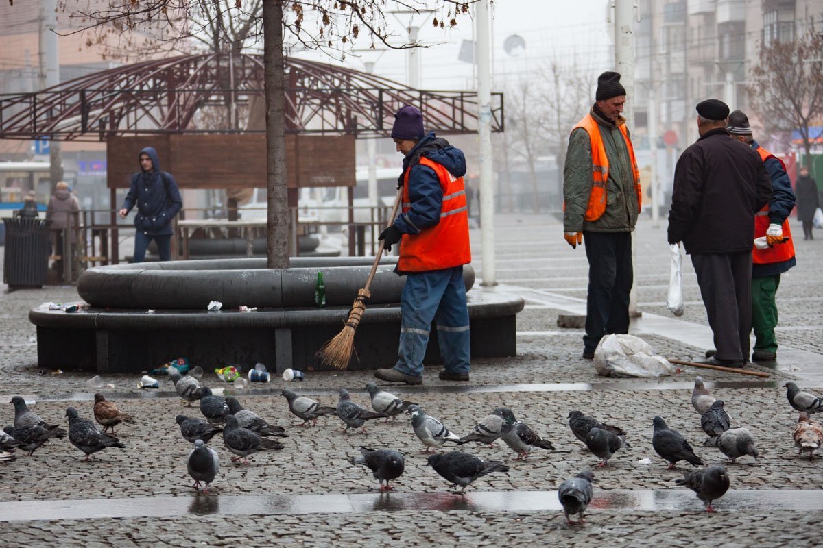 На центральной площади города готовятся к празднованию