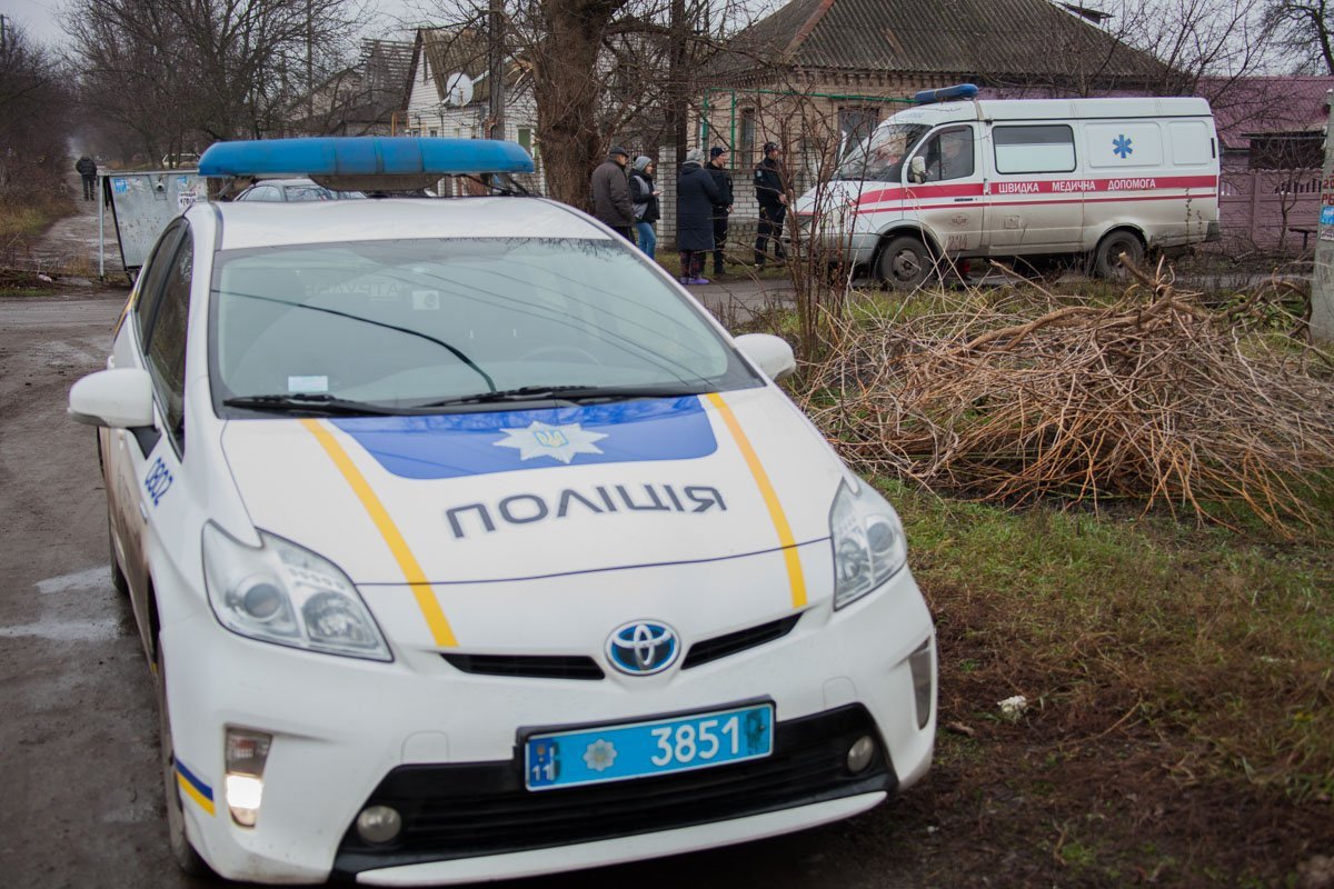 На месте работает экипаж патрульной полиции, вызвана следственно-оперативная группа