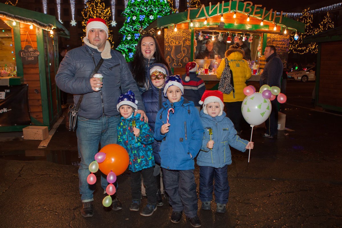 Семьи вышли на улицы, чтобы не сидеть дома