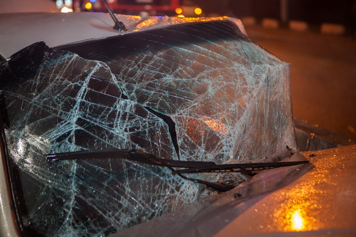 Daewoo Lanos врезался в барьерное ограждение Daewoo Lanos врезался в барьерное ограждение