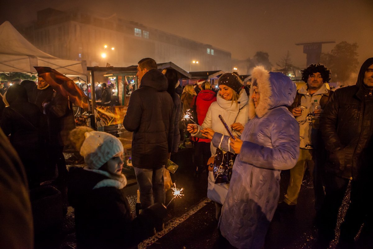 Какой же Новый год без бенгальских огней? Какой же Новый год без бенгальских огней?