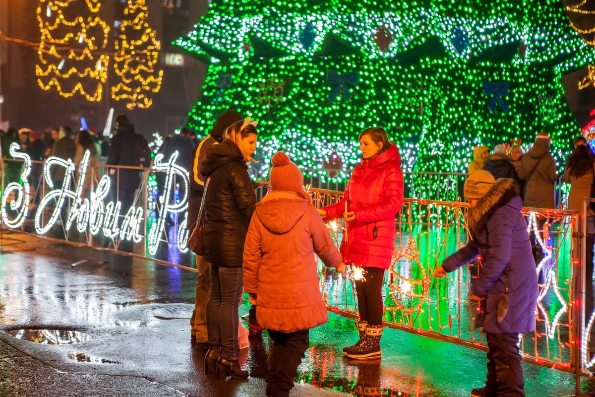Больше всех празднику рады дети Больше всех празднику рады дети