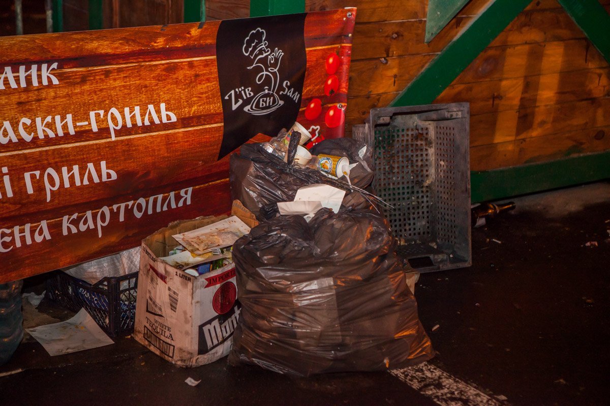 В некоторых местах мусор собрали