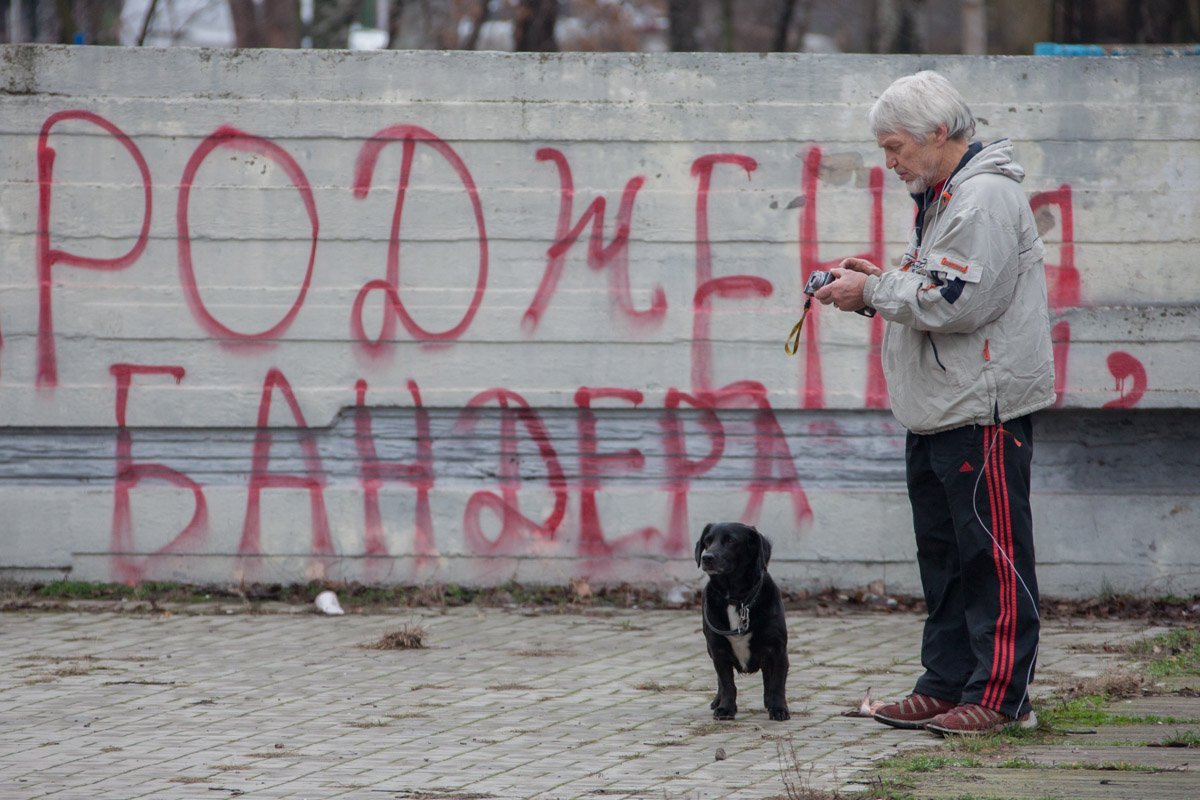 Местные жители считают акцию издевательством над историческими памятками Местные жители считают акцию издевательством над историческими памятками