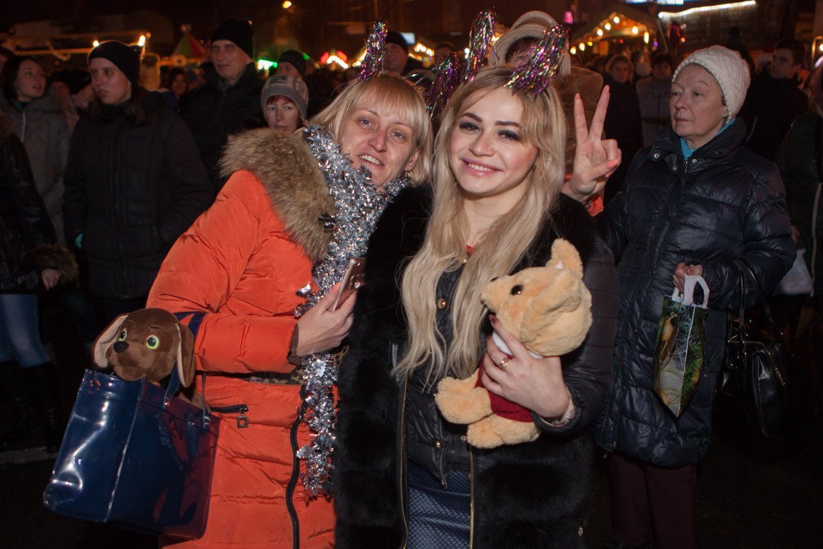 Люди охотно фотографировались