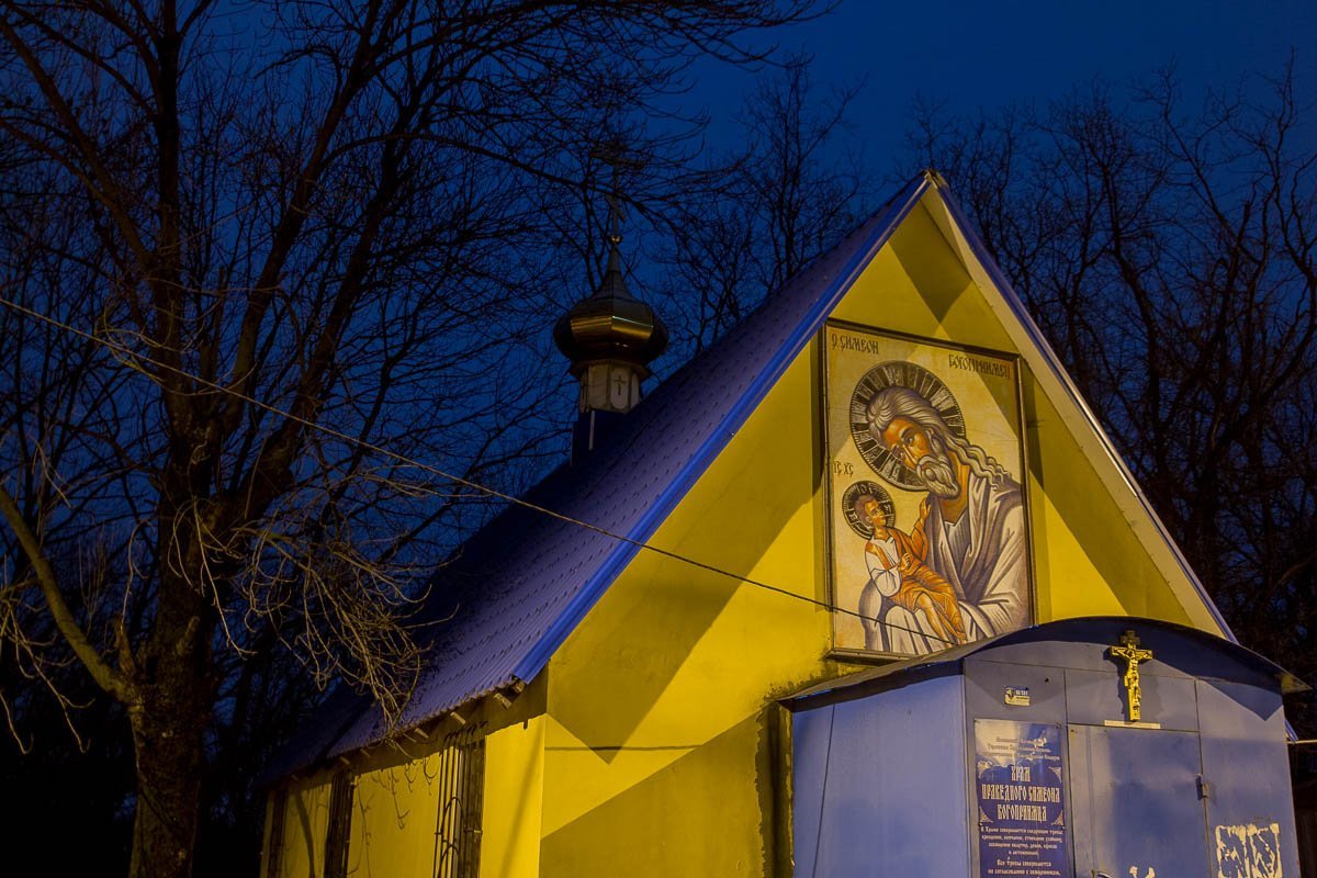 На жилмассиве разместилась необычная церковь На жилмассиве разместилась необычная церковь