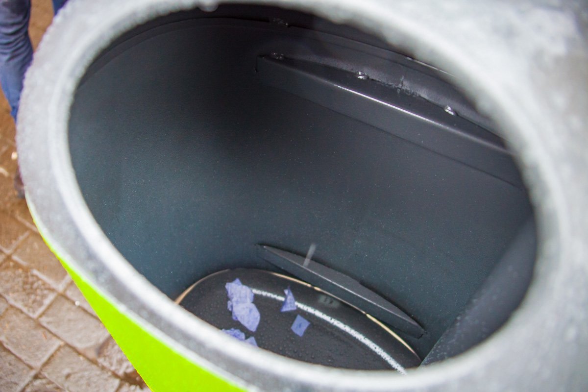 Урны созданы из оцинкованного металла Урны созданы из оцинкованного металла