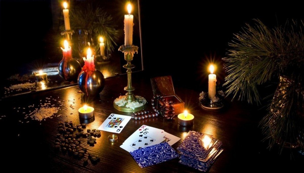 Лучшие гадания на Рождество 2018: онлайн, на вещах, по нитке, с кольцом и на бумаге 1
