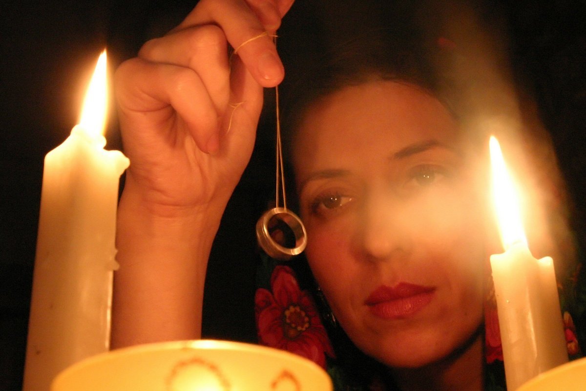 Лучшие гадания на Рождество 2018: онлайн, на вещах, по нитке, с кольцом и на бумаге 5