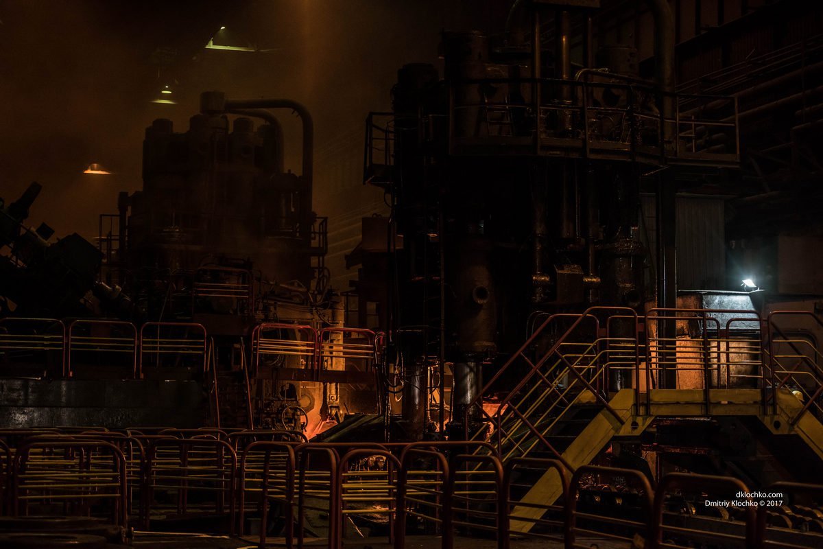 Ночью в цехах днепровских заводов воцаряется эхо Ночью в цехах днепровских заводов воцаряется эхо