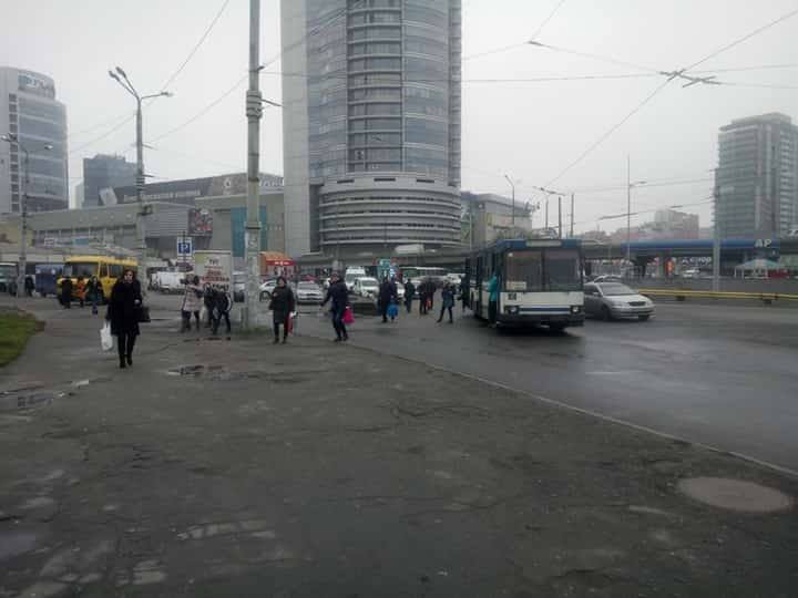 Поломка на время приостановила курсирование электротранспорта Поломка на время приостановила курсирование электротранспорта