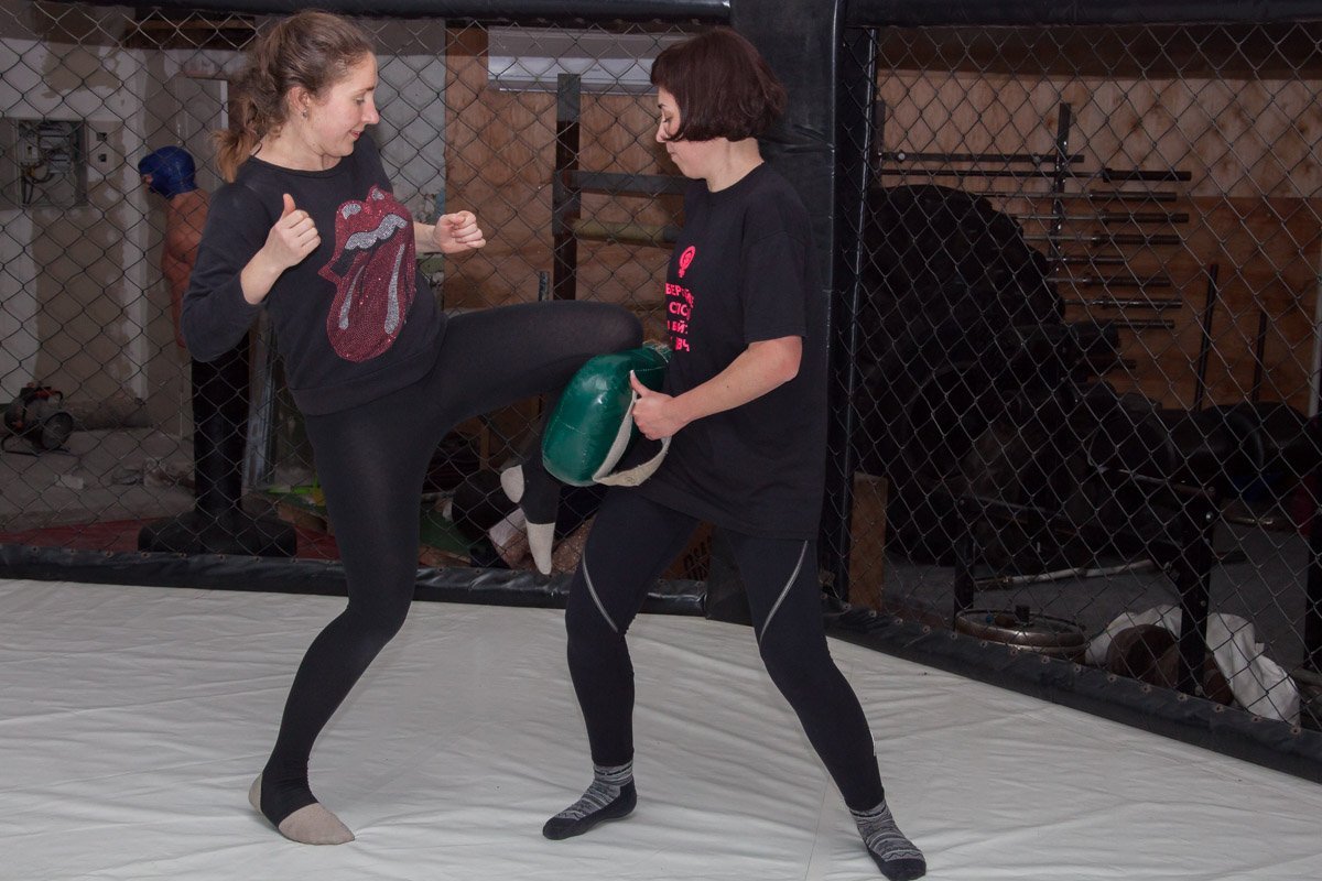 Обладая знаниями ведения боя, владея их навыками и техникой, вы сможете просто и уверенно разобраться с нападающими Обладая знаниями ведения боя, владея их навыками и техникой, вы сможете просто и уверенно разобраться с нападающими