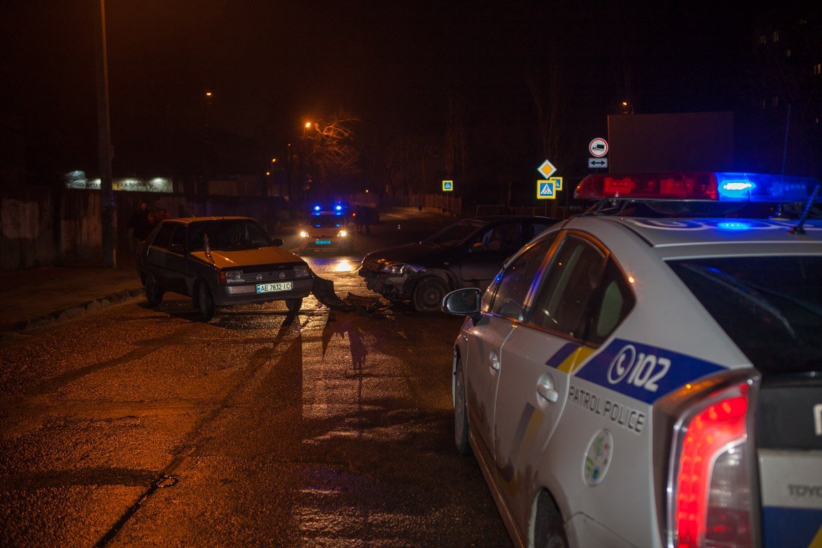 ДТП на перекрестке Кольской и Электрической ДТП на перекрестке Кольской и Электрической