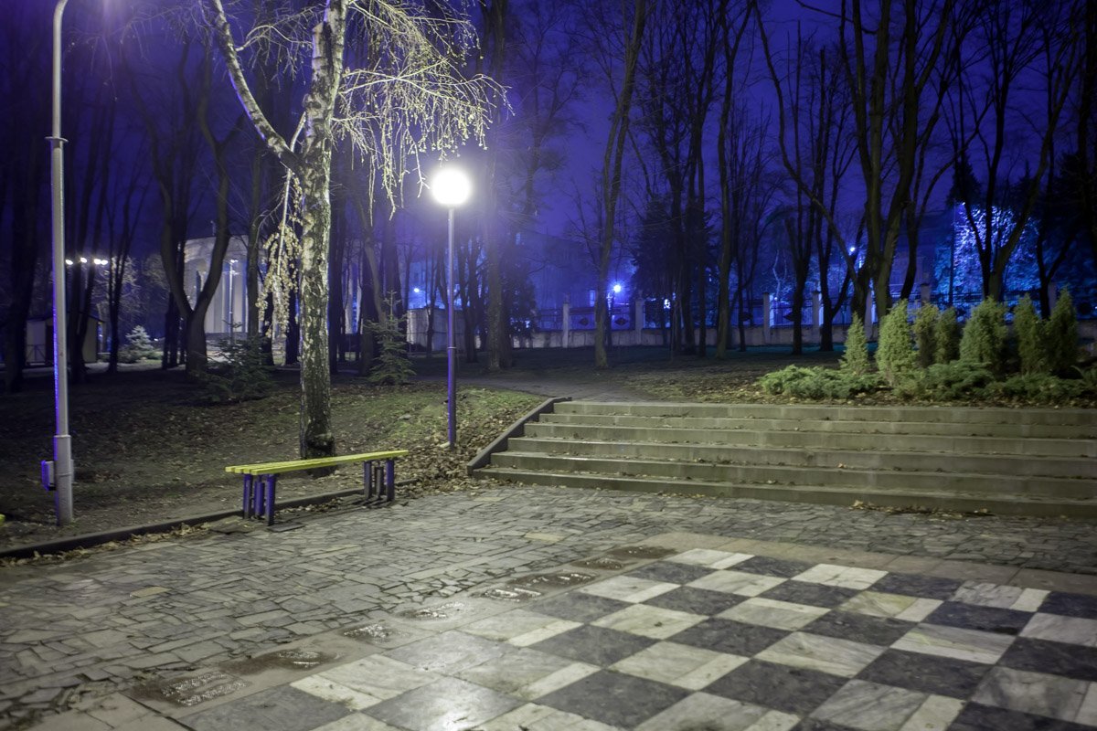 Делать что бы то ни было в три часа ночи - либо слишком поздно, либо слишком рано Делать что бы то ни было в три часа ночи - либо слишком поздно, либо слишком рано