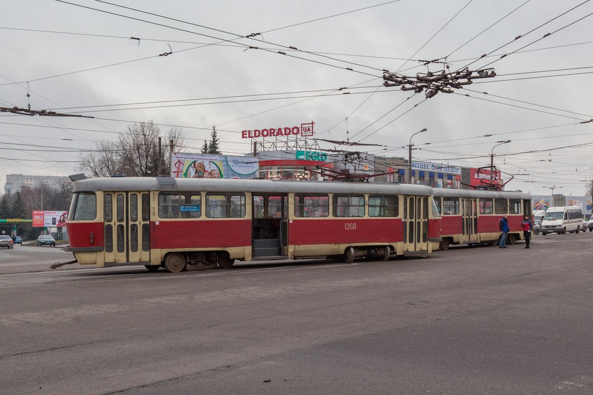На проспекте Богдана Хмельницкого трамвай №12 сошел с рельсов