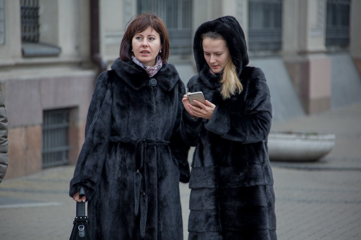 Зимы нет, а шуба то есть