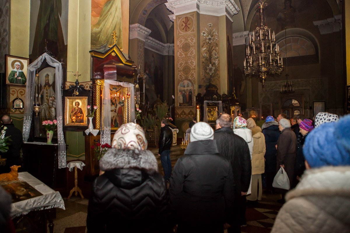 Было очень много пожилых людей Было очень много пожилых людей