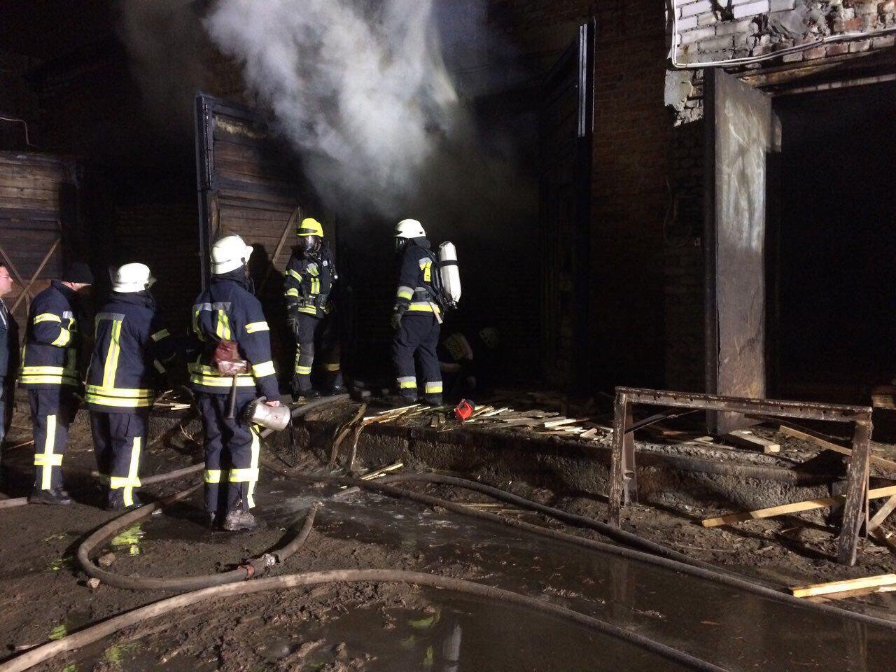 20 пожарных тушили горящих цех