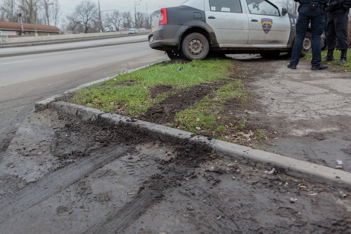 На месте ДТП движение транспорта не затруднено