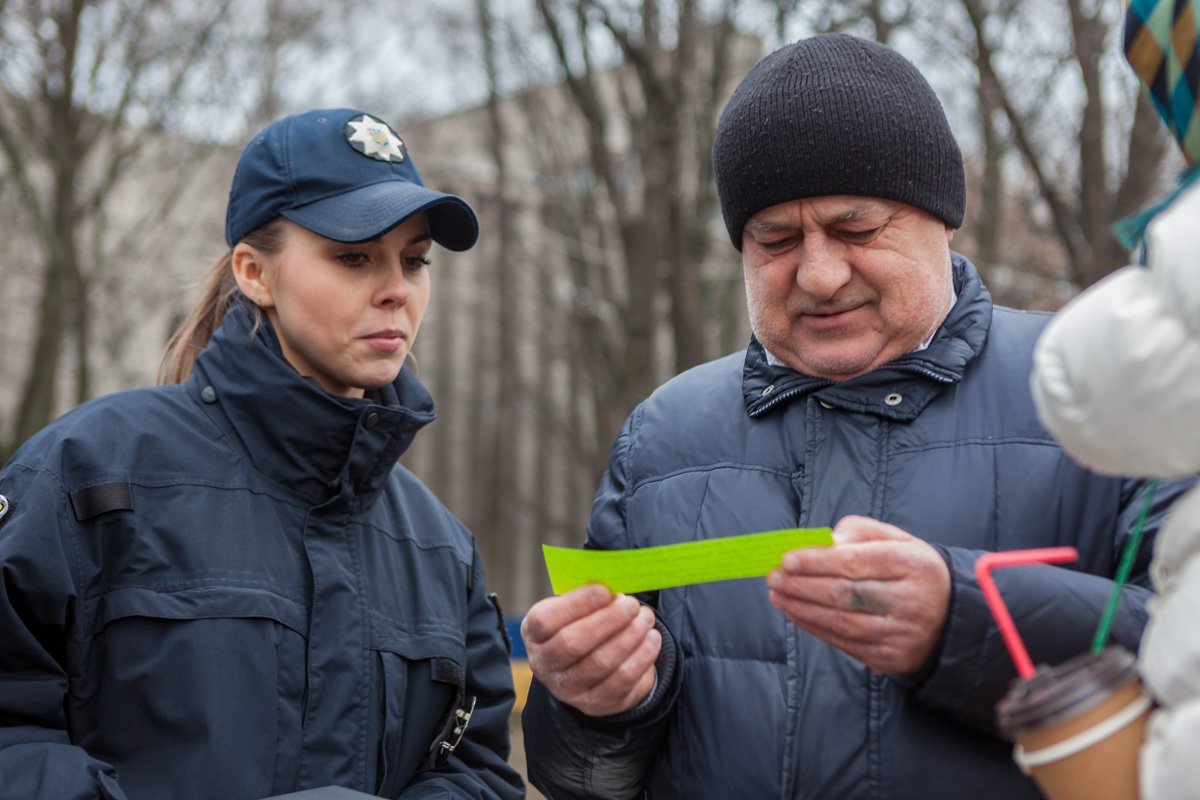 Взрослых отдельного проверили на знание правил ПДД