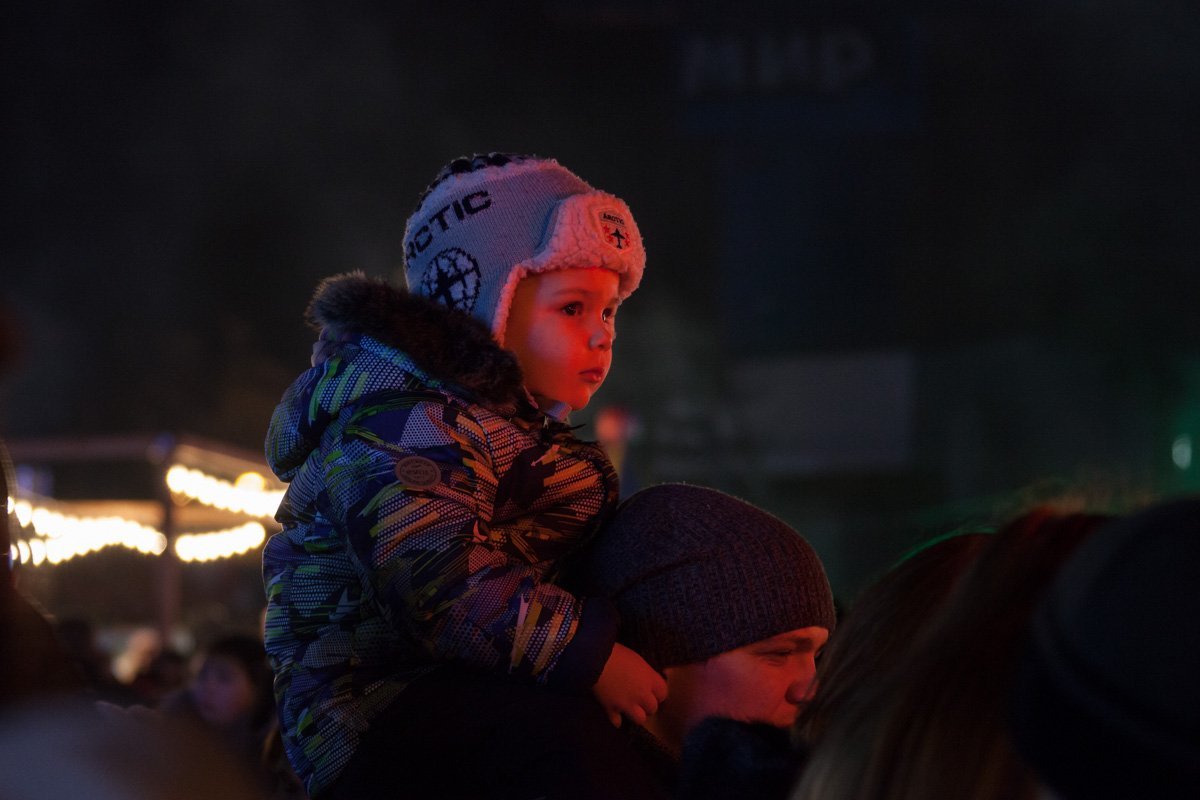 Маленькие жители Днепра в ожидании начала большого концерта