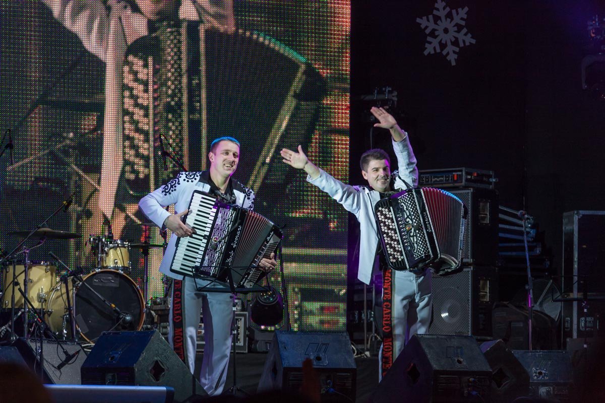 Веселые аккордеонисты разогревали толпу