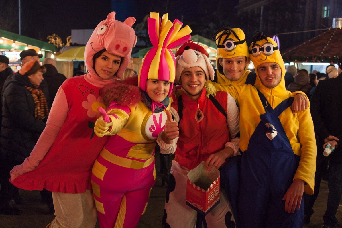 Веселые аниматоры не давали жителям города скучать