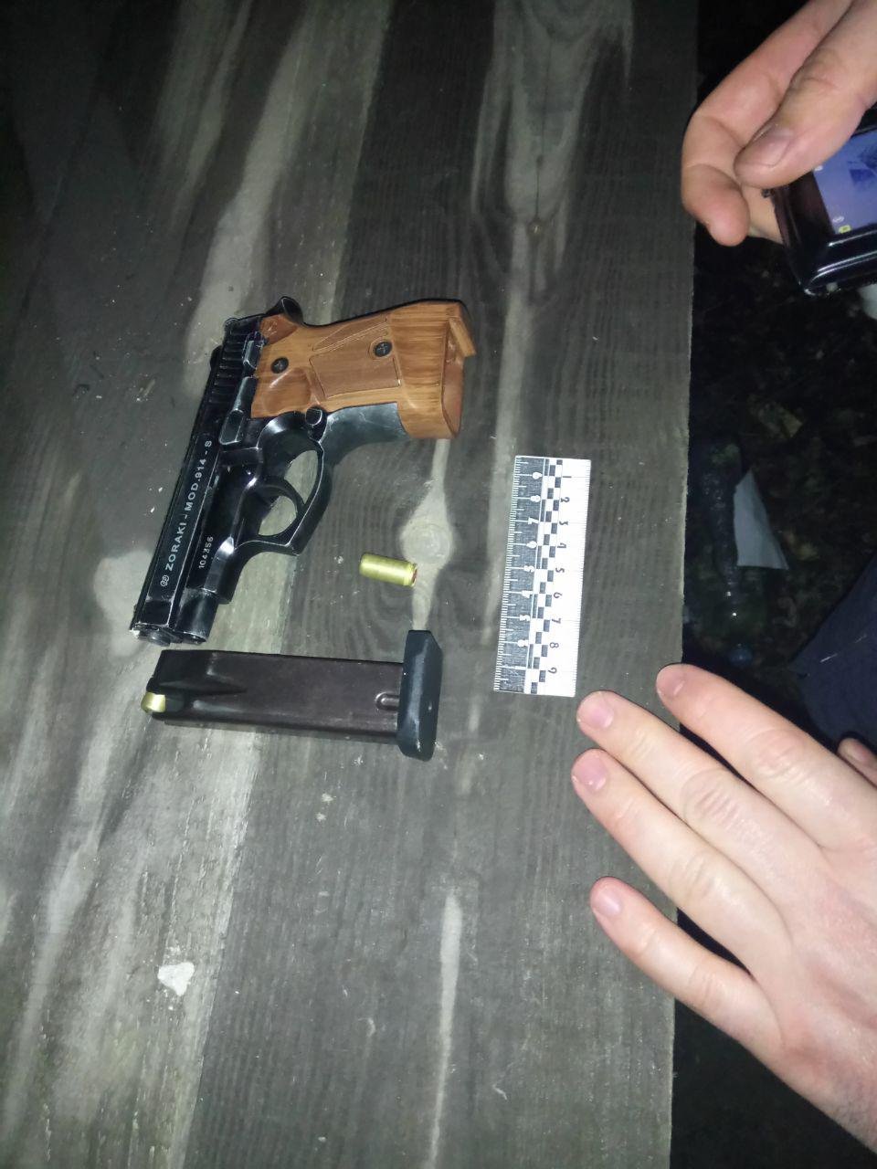 Пистолет, который успел скинуть домушник Пистолет, который успел скинуть домушник
