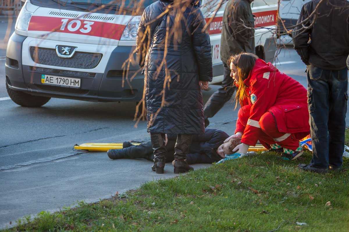 У мальчика множество ушибов, ссадин, сильно повреждена нога У мальчика множество ушибов, ссадин, сильно повреждена нога