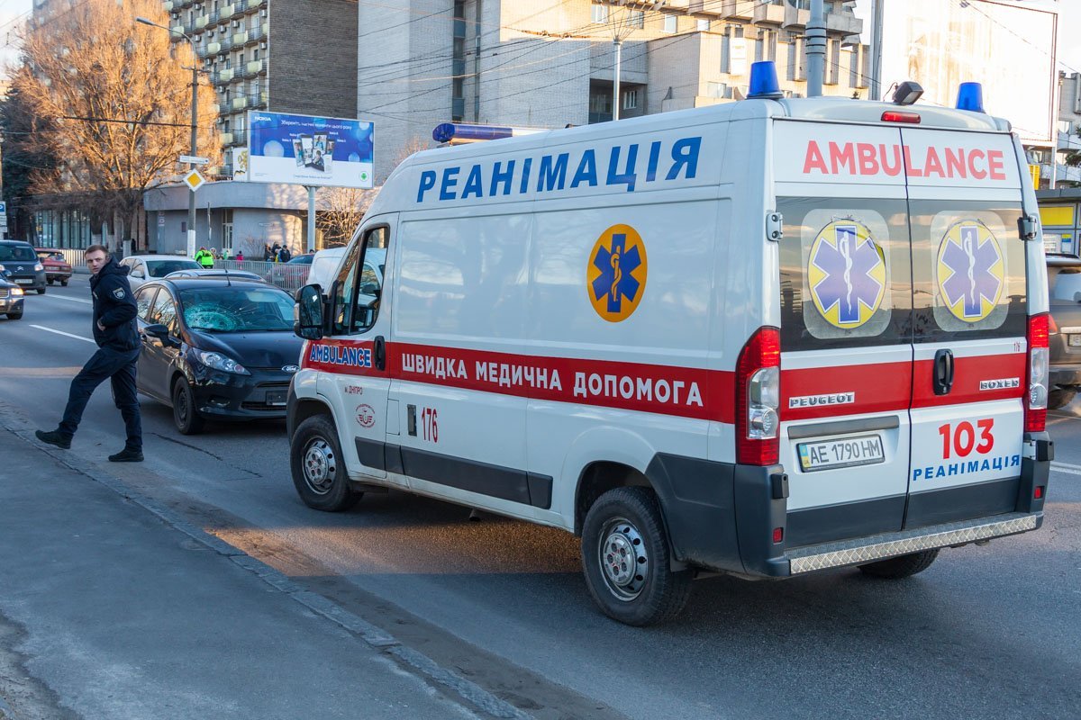 Мальчик отправился в больницу вместе с одним из друзей Мальчик отправился в больницу вместе с одним из друзей