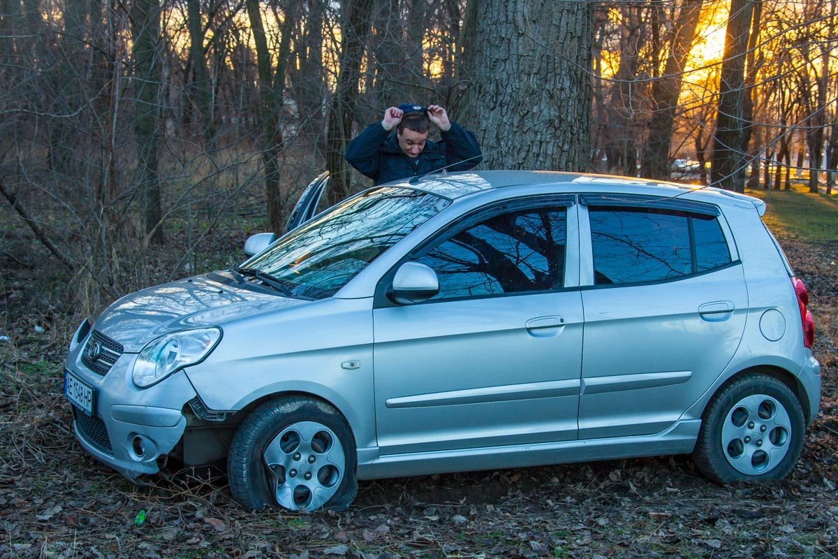 Автомобиль Kia поврежден Автомобиль Kia поврежден