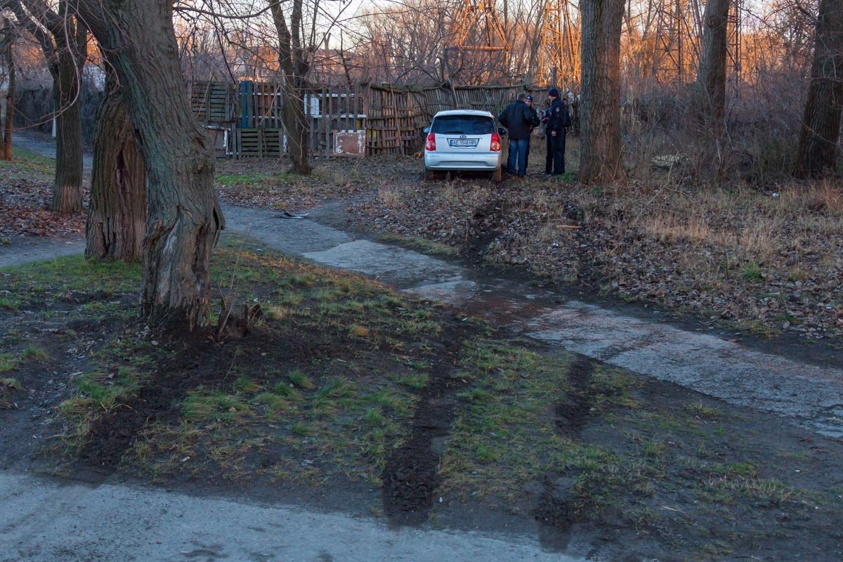 Тормозной путь указывает, что автомобиль ехал на высокой скорости Тормозной путь указывает, что автомобиль ехал на высокой скорости