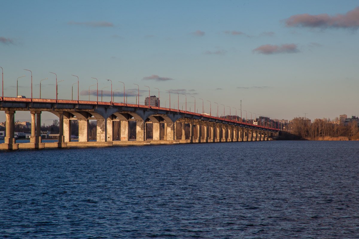 Видимо, это - боги местных рек и лесов, хранители тишины, либо - сгустки чужих, мне невнятных воспоминаний.